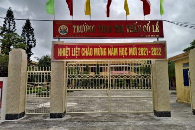 Các Thầy, cô giáo trường THCS Thị trấn Cổ Lễ lao động, vệ sinh trường, lớp để đón chào năm học mới 2021 – 2022.